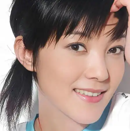 她被称为玉女掌门人,四登春晚,明知男友是逃犯,她却这样说