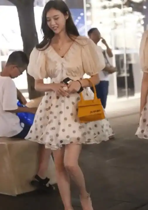 街拍仙女裙闺蜜,可爱也会复制