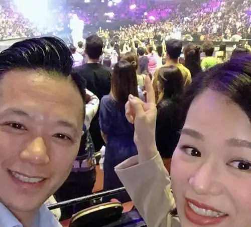 盘点圈中穿姐妹旧鞋的艺人,胡杏儿最大度,邓紫棋为爱狠撇闺蜜