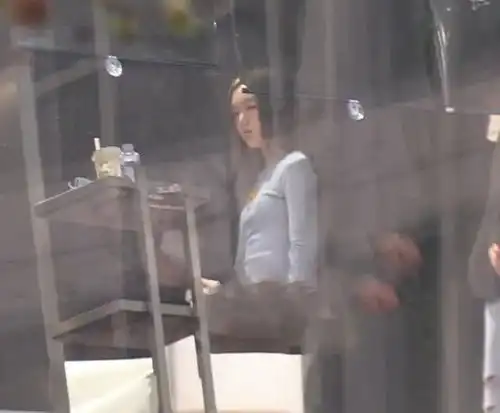 星二代太成熟王菲女儿做头发,李咏女儿纹身,汪峰女儿化浓妆
