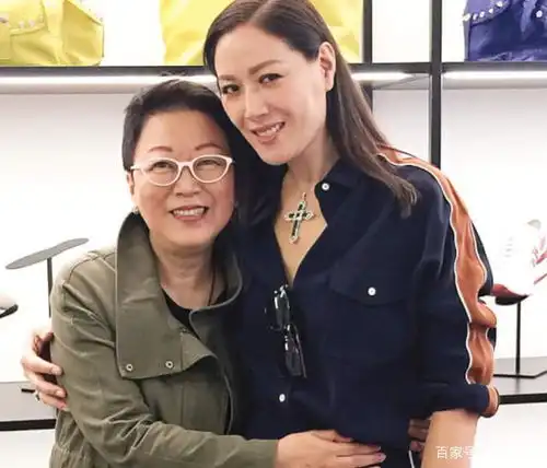 一路走好亿万富婆突然去世,生前注重养生,任达华夫妇难以接受