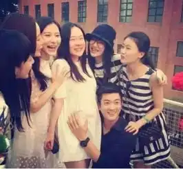 这个塑料姐妹团的故事,太精彩了