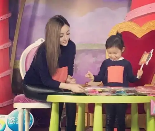 贾乃亮,你情人和你家媳妇穿一样衣服,还成闺蜜了你还笑的出来