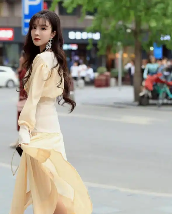 有种闺蜜叫做我和你穿同款裙子,你却在鞋子动手脚,绝交