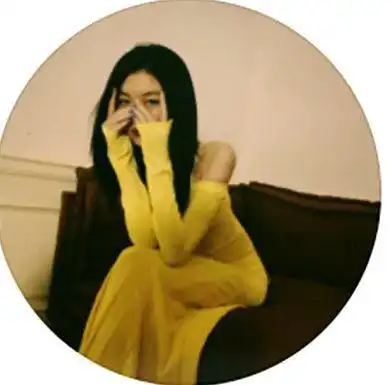 李嫣不满闺蜜聚会遭曝光放大正面照怼人,意外曝光唇部手术痕迹