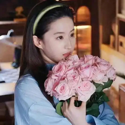 刘亦菲捧花头像为什么突然火了神仙姐姐秒变锦鲤