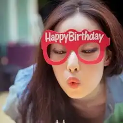 倪妮过28岁生日美丽动人