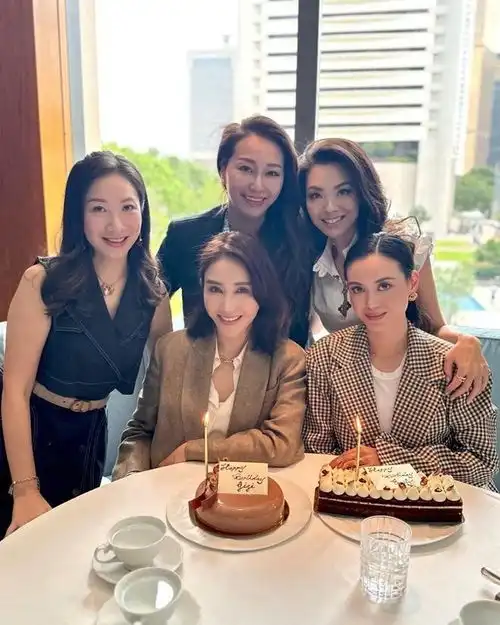 52岁黎姿与富豪太太们高调庆生穿西装衬衫,高级洋气又显贵