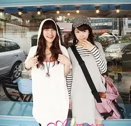 姐妹闺蜜情甜美扮靓齐出游