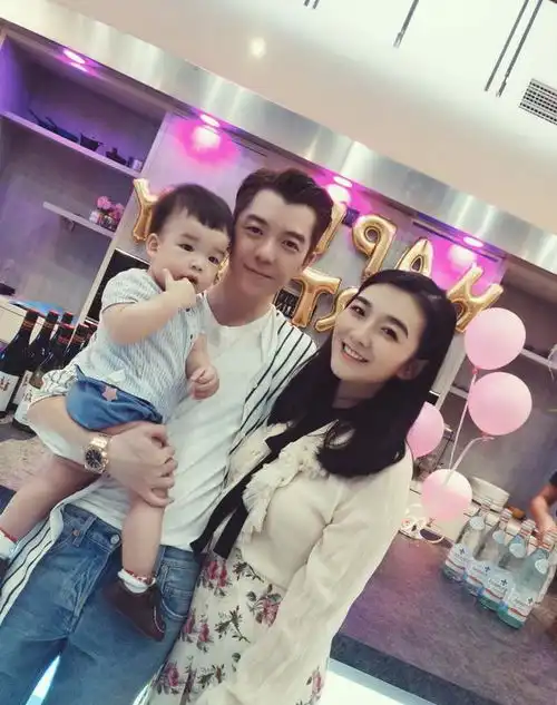 王栎鑫官宣离婚和平分手,两人已一年未同框,婚变早有预兆