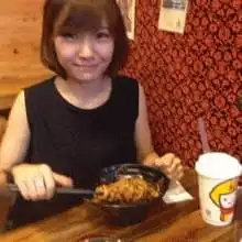 女友闺蜜喝多了,直接睡我家厕所里,哈哈哈哈我该怎么办啊