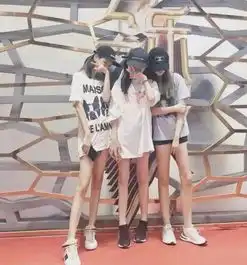 李嫣携手闺蜜逛街,消费能力让人害怕,果然都是不省油的灯