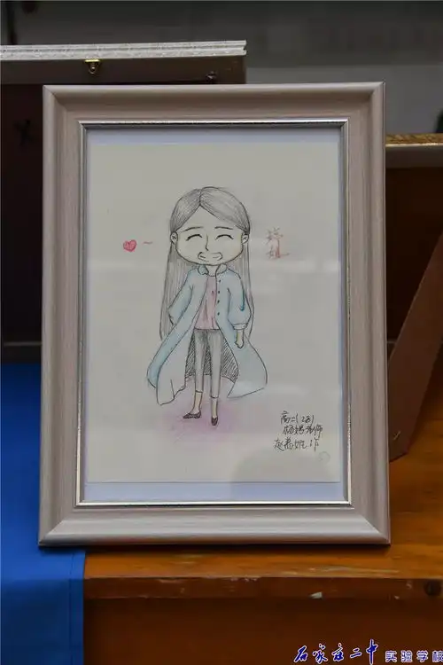 帝二学子手绘教师简直太传神,第一张就让你会心一笑