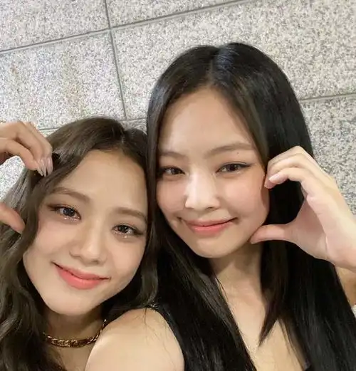 bp适合solo的成员jennie离队依旧火热,而她最依赖组合