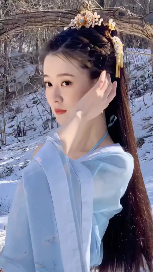 乔欣古装雪景照曝光,楚楚动人有灵气,身材窈窕超养眼