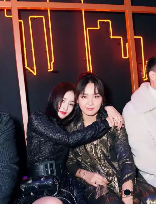 周笔畅怼杨幂一把年纪了还演小妹妹,正面刚,一脸嫌弃