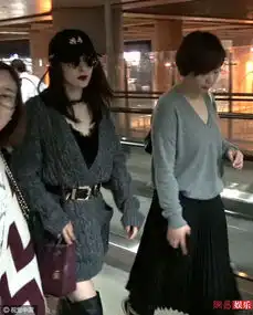 御姐范儿杨幂着黑色紧身衣小秀性感