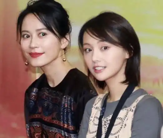 难怪男生不喜欢女生化妆,郑爽和倪妮同框,谁相信俩人相差3岁