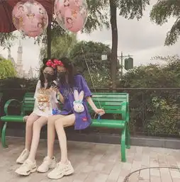 李嫣太爱美与闺蜜游乐场凹造型,全程自带摄影师跟拍