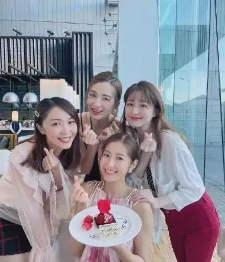周励淇生日派对陈自瑶与和王浩信罕有齐齐现身