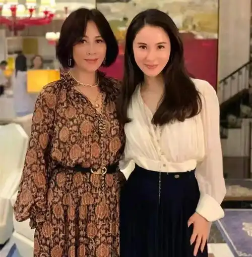 赌场副总裁,豪门阔太,三子之母,郭晶晶的三位闺蜜都不简单