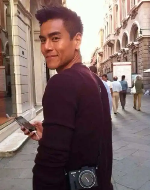 彭于晏头等舱被美女合照,本人睡得一塌糊涂,醒来后一脸懵