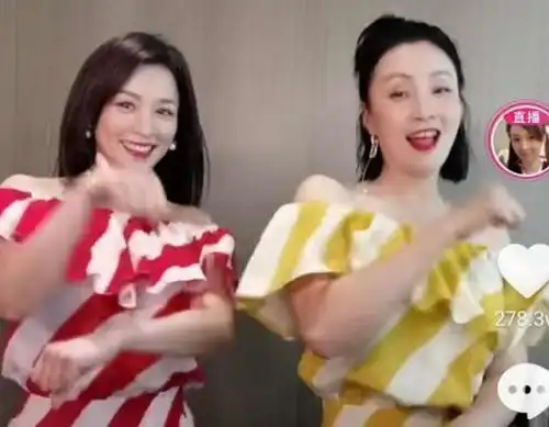 49岁张庭和48岁陶虹尬舞,比少女还水嫩,17年闺蜜共享富贵和美貌