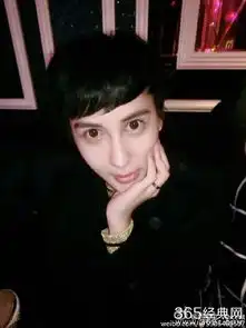 刘梓晨晒闺蜜合影被指充气娃娃聚会网友你们会用下巴互怼