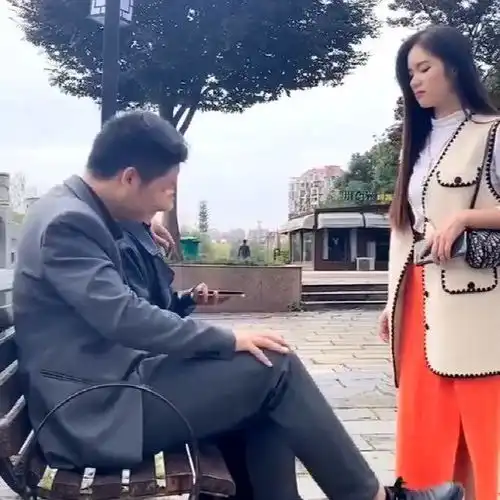 跟闺蜜说他男友不可靠,她不信,为了她的幸福决定帮她试试没想到结果...
