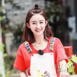 赵丽颖新梳的冲天揪丸子头,妥妥打败了爆火的香蕉丸子头