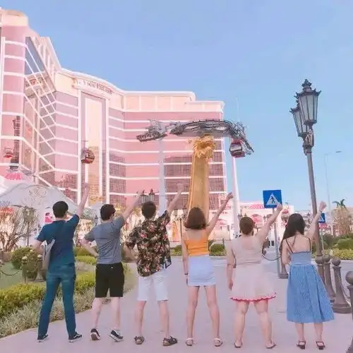 春暖花开赶快约上你的闺蜜们拍出美美的出游照