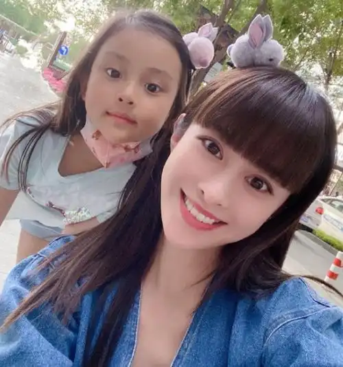 好闺蜜王若雪转发李小璐被骗1200万视频,早知如此何必当初