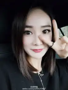 杨幂替身不仅自己撞脸,还有个神似热巴的闺蜜