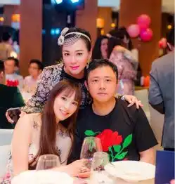 组图吴佩慈怀着四胎为闺蜜庆生脸部浮肿女神气质依旧