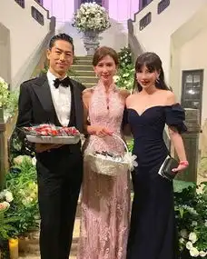 有种闺蜜叫小s参加林志玲婚礼,别人都穿高跟鞋,她却与众不同