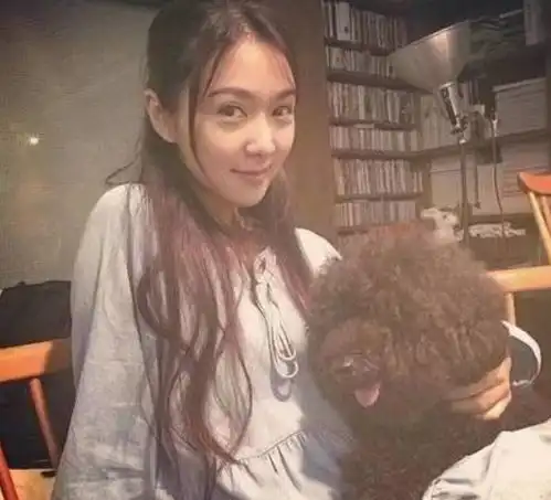 出道就高起点,差点成成龙儿媳妇,27岁抑郁险自杀,今40岁仍单身