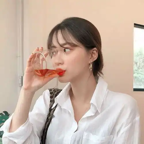 闺蜜头像她是全世界最可爱的人