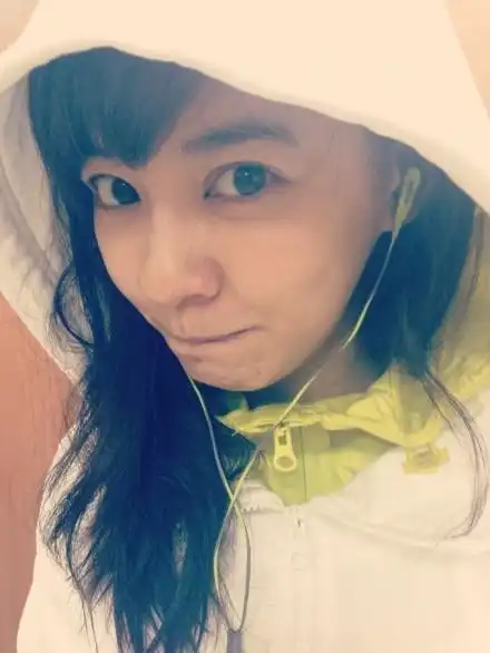 陈意涵挺孕肚慢跑8公里送给闺蜜最好的礼物就是一起晨跑