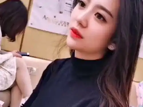 世间美女千千万,我老婆闺蜜占一半,这颜值让小伙看傻了1