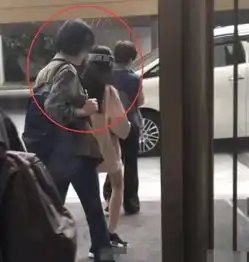 网曝王菲带李嫣闺蜜团购物,两小时花10万,不是一般的宠女儿