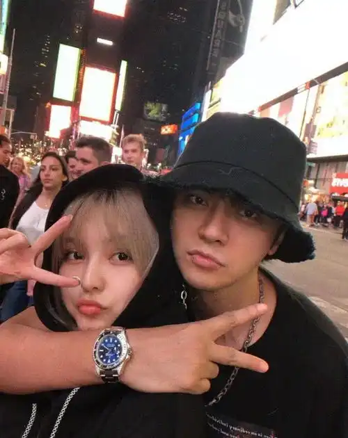 周扬青拒绝复合罗志祥后现身了与闺蜜合影秀惊艳美貌,机场拥抱网友超圈粉