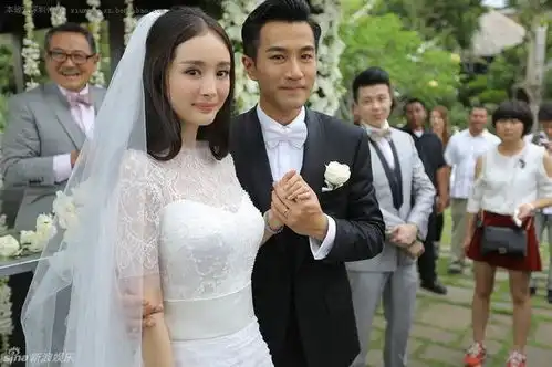 女星婚纱照郑爽刘亦菲仙气十足,热巴像是从漫画中走出来的