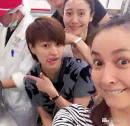 吴昕素颜大胆晒街拍赵丽颖刘诗诗素颜谁最美