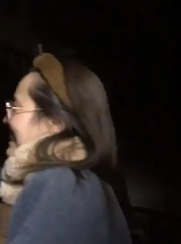 浙江女生和闺蜜玩到早上6点,蹑手蹑脚打开家门,开灯一瞬间慌了