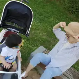 被传离婚后,蔡琳晒一岁半儿子近照,小礼物扎冲天辫喝饮料超可爱