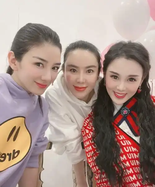 黄奕为6岁女儿铛铛低调庆生,董璇钟丽缇携女出席
