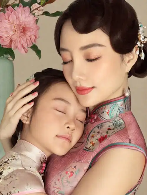 贾乃亮4字回应新恋情,李小璐至今感情空窗,为闺蜜豪送千朵玫瑰庆生很潇洒