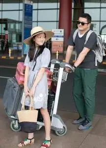李嫣出国留学后更叛逆与闺蜜炫富不断,喜欢晒美照成网红气质