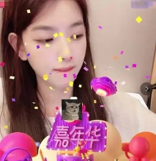 孙一宁与王思聪互撕后,开直播粉丝暴涨,疑两小时就赚了百万