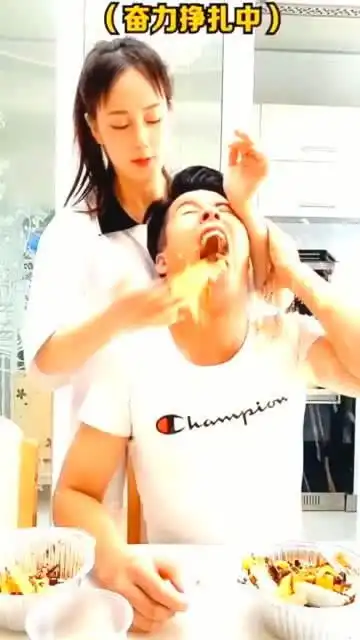 对待闺蜜温柔似水,对待男朋友简单粗暴